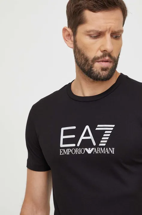 Памучна тениска EA7 Emporio Armani в черно с апликация