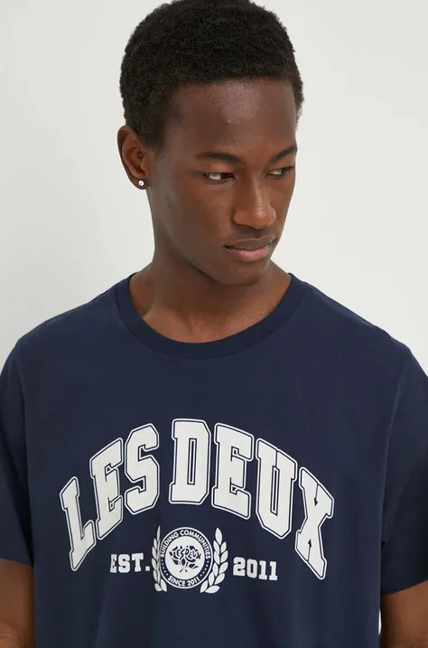 Хлопковая футболка Les Deux мужской цвет синий с принтом
