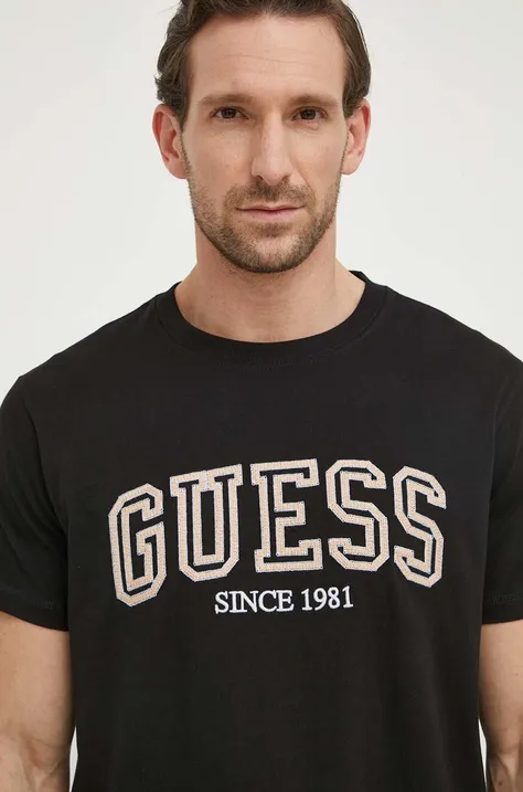 Bavlnené tričko Guess pánsky, čierna farba, s nášivkou