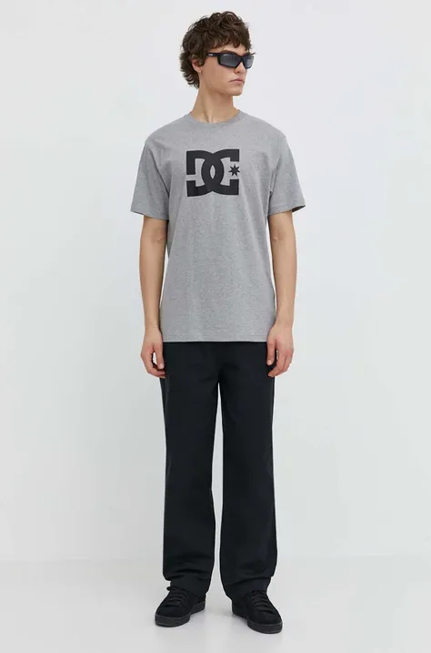 Хлопковая футболка DC Star мужская цвет серый с принтом ADYZT05373