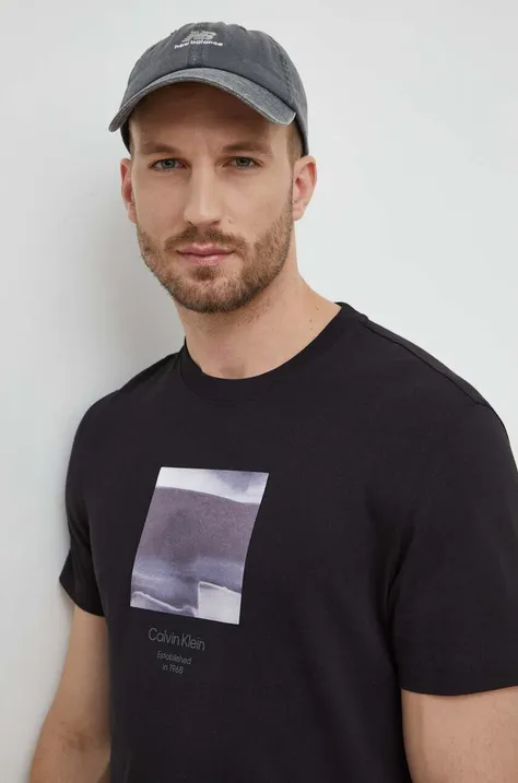 Bavlnené tričko Calvin Klein pánsky, čierna farba, s potlačou