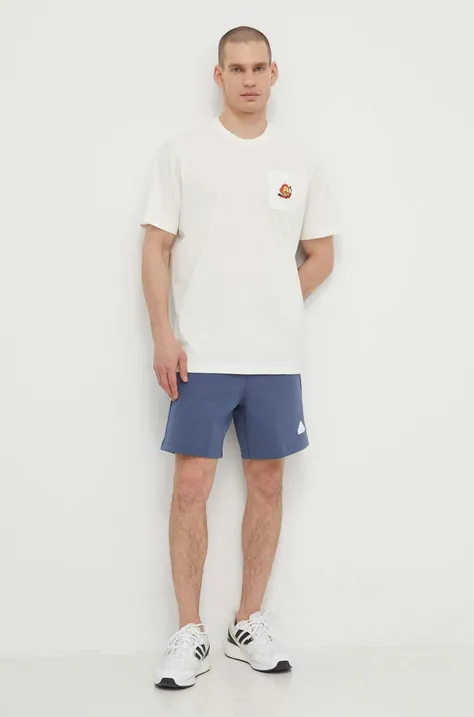 Bombažna kratka majica adidas Originals moška, bež barva, IS0214