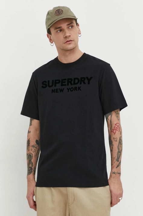 Хлопковая футболка Superdry мужской цвет чёрный с аппликацией