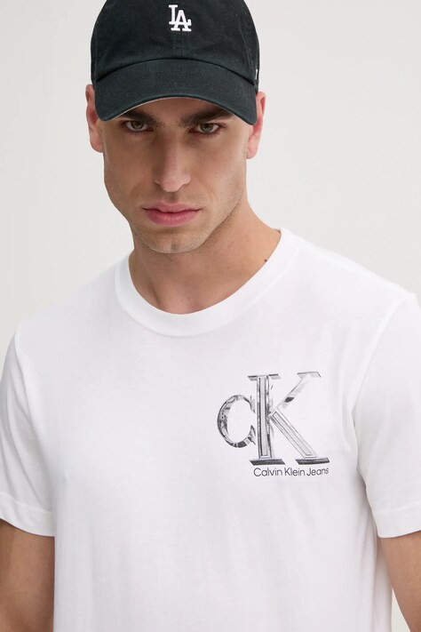 Calvin Klein Jeans tricou din bumbac barbati, culoarea alb, cu imprimeu, J30J325498
