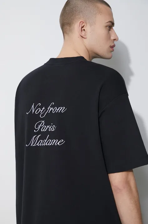 Хлопковая футболка Drôle de Monsieur Le T-Shirt Slogan Cursive мужская  цвет чёрный с аппликацией D-TS198-CO002-BL