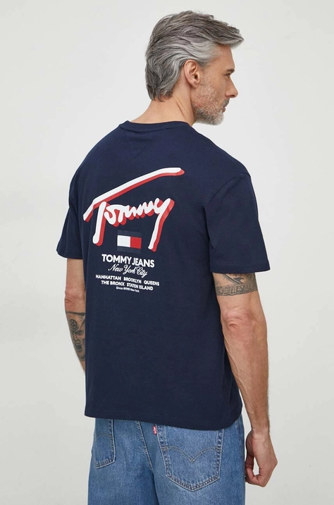 Bavlnené tričko Tommy Jeans pánsky,tmavomodrá farba,s potlačou,DM0DM18574