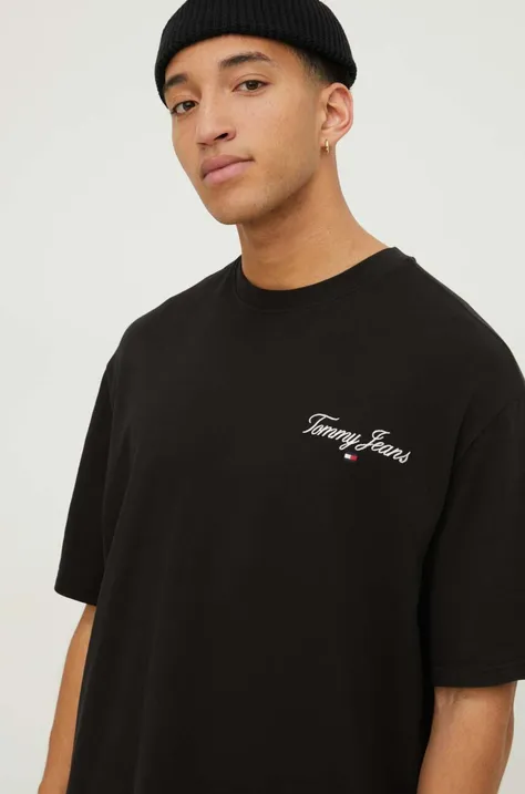 Pamučna majica Tommy Jeans za muškarce, boja: crna, s aplikacijom, DM0DM18575