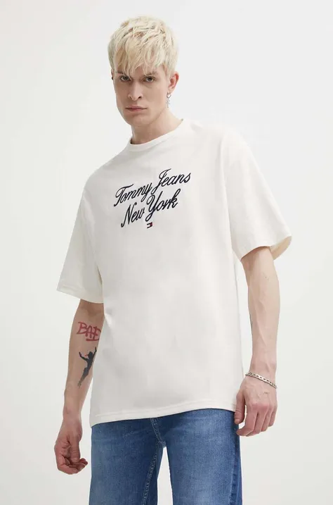 Хлопковая футболка Tommy Jeans мужская цвет бежевый с аппликацией DM0DM18579