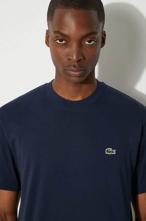 Памучна тениска Lacoste в тъмносиньо с изчистен дизайн TH7318