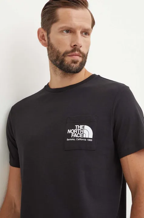 Хлопковая футболка The North Face M Berkeley California Pocket S/S Tee мужская цвет  чёрный с принтом NF0A87U2JK31