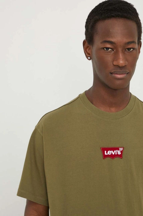 Памучна тениска Levi's в зелено с апликация