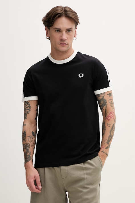 Бавовняна футболка Fred Perry Taped Ringer чоловіча колір чорний з аплікацією M4620.102