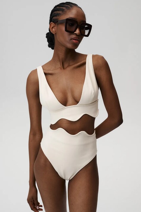 Undress Code sutien de baie Bardot Bikini Top culoarea bej, cupa moale, 929