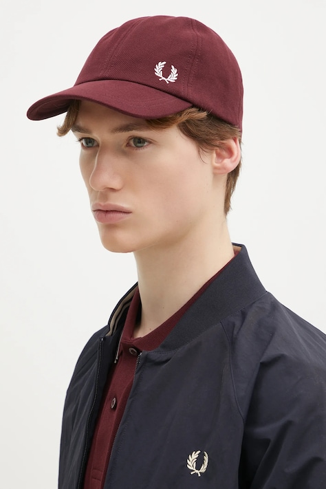 Fred Perry berretto da baseball in cotone colore granata con applicazione HW6726.597