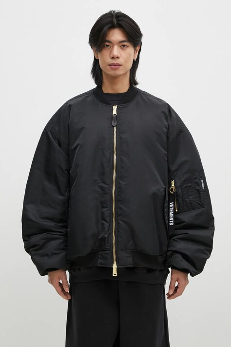 Двостороння куртка-бомбер VETEMENTS Double Zip Bomber чоловіча колір чорний перехідна oversize UA66JA310B