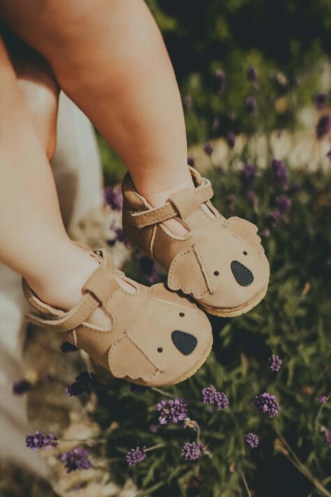 Donsje incaltaminte din piele pentru bebelusi Spark Classic Shoes Koala culoarea bej, 1002007