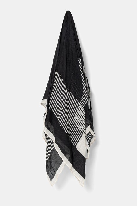 Платок Sisley цвет чёрный узор 64JUWU01T