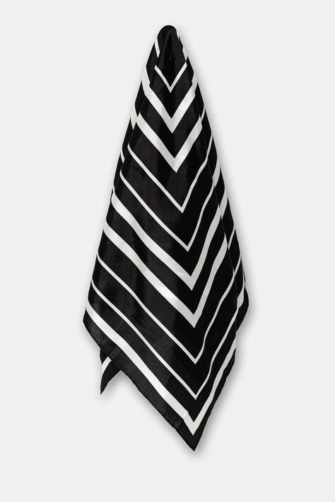 Тънък шал Samsoe Samsoe Sahailan в черно с десен F24400064