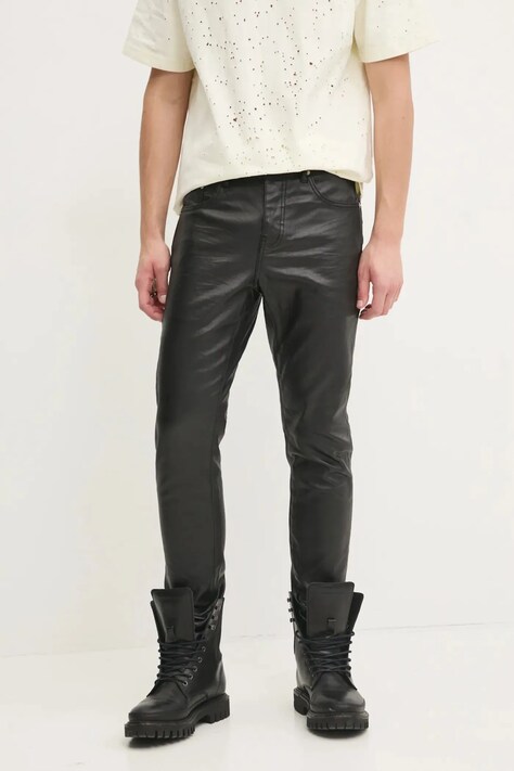 Панталон PURPLE BRAND PATENT FILM в черно със стандартна кройка P001-PFBL423