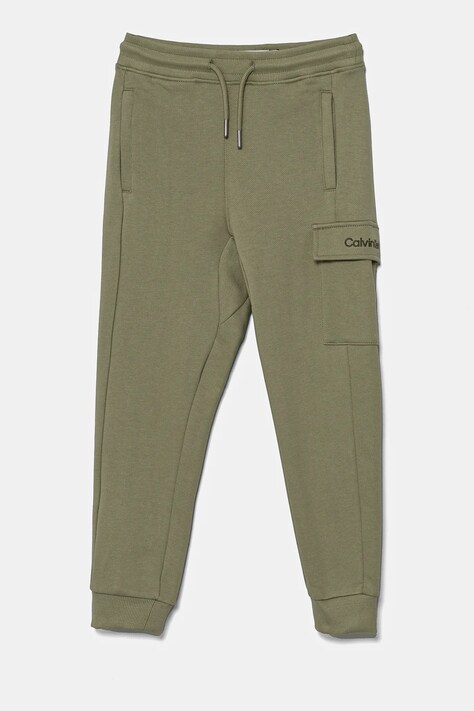 Dětské bavlněné tepláky Calvin Klein Jeans RELAXED TAPERED LEG CARGO zelená barva, IB0IB02409