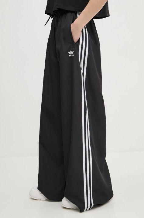 Donji dio trenirke adidas Originals OVERSIZED TP boja: crna, s aplikacijom, JD3390