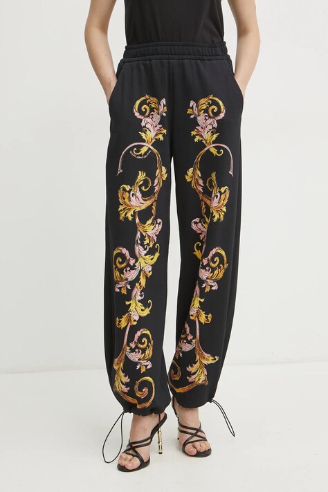 Хлопковые спортивные штаны Versace Jeans Couture женские цвет чёрный с узором 78HAA3P0 FS194