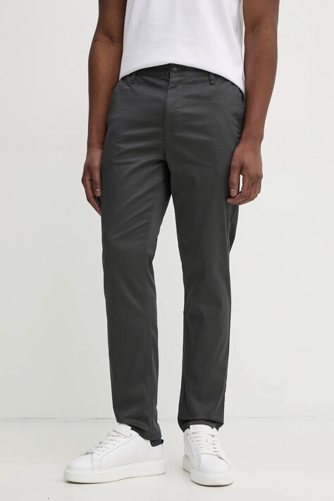 BOSS Orange spodnie męskie kolor szary w fasonie chinos 50529332
