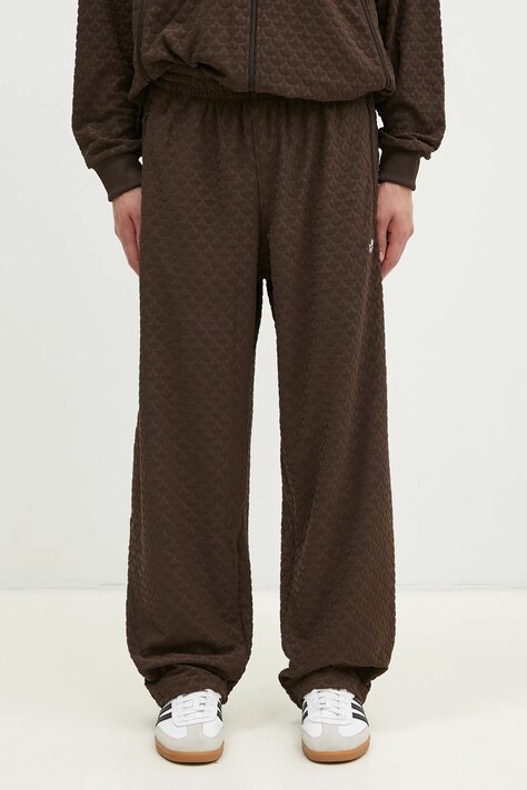 Спортивные штаны adidas Originals Q12 MONOGRAM TR цвет коричневый однотонные JP4428