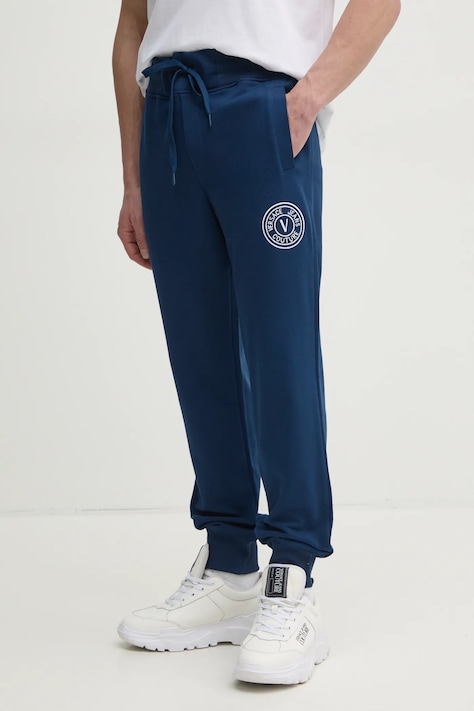 Versace Jeans Couture pantaloni de trening din bumbac barbati, culoarea albastru marin, cu imprimeu, 78GAAT00 CF01T