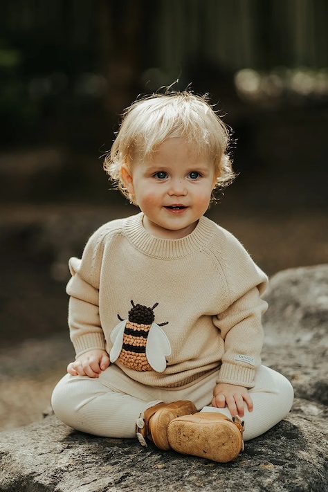 Детски памучен пуловер Donsje Valenthe Sweater Bee в бежово от лека материя 4098401