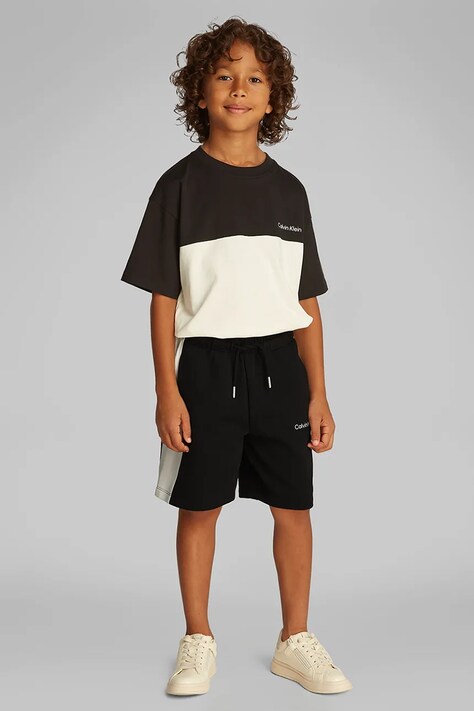 Детски къси панталони Calvin Klein Jeans в черно  IB0IB02433