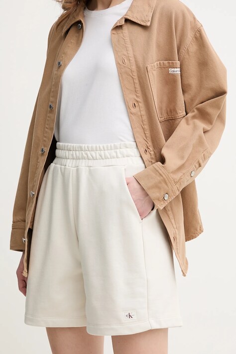 Βαμβακερό σορτσάκι Calvin Klein Jeans χρώμα: μπεζ, J20J225221
