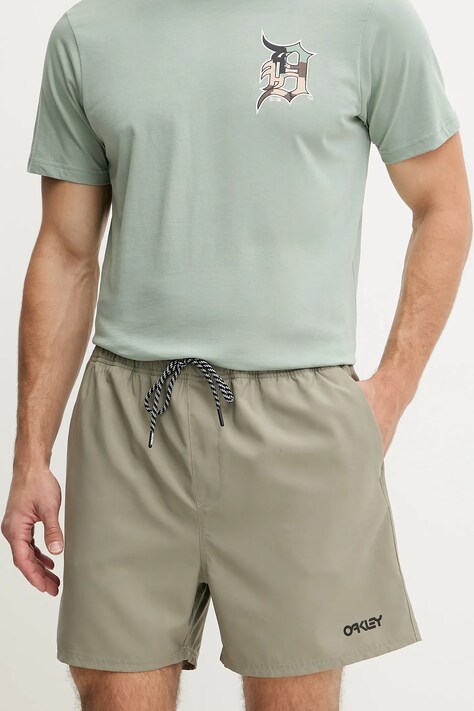 Kratke hlače Oakley zelena barva, FOA404310