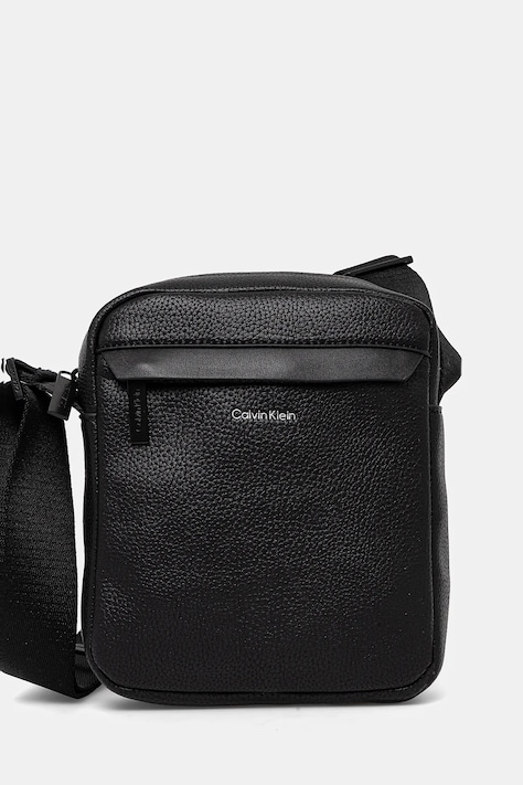 Чанта през рамо Calvin Klein в черно K50K512882