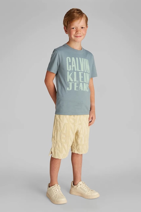 Детска памучна тениска Calvin Klein Jeans в тюркоазено с принт IB0IB02459