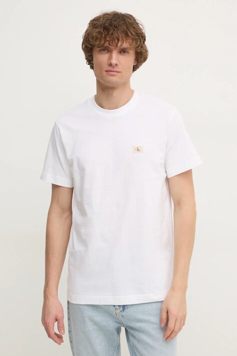 Тениска Calvin Klein Jeans в бяло с изчистен дизайн J30J327100