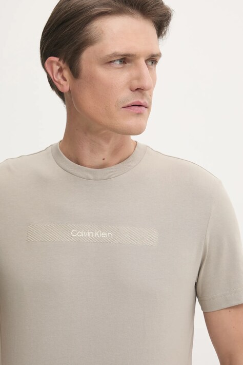Calvin Klein tricou din bumbac barbati, culoarea bej, cu imprimeu, K10K113791