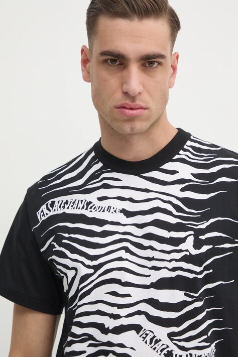 Бавовняна футболка Versace Jeans Couture — SS25-TSM0IK, чорний — фото 4