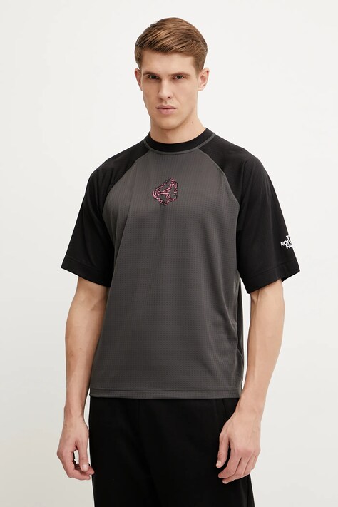 The North Face tricou TNF X NSE barbati, culoarea gri, cu imprimeu, NF0A8CTKMN81