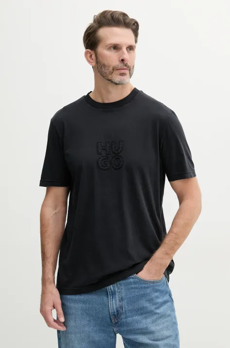 Памучна тениска HUGO в черно с апликация 50535284