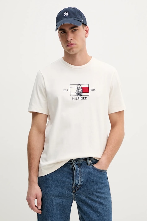 Хлопковая футболка Tommy Hilfiger мужская цвет бежевый с аппликацией MW0MW38628
