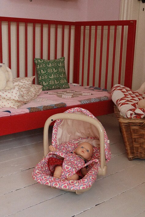 Konges Sløjd nosidełko dla lalek dziecięce DOLL CAR SEAT różowe KS105331