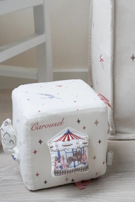 Cam Cam Copenhagen zabawka aktywizująca dziecięca bawełniana Carousel beżowa 1092