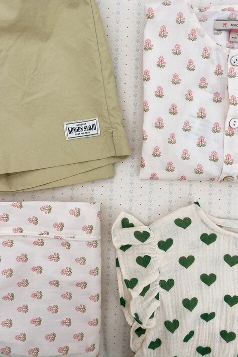 Konges Sløjd блузка із рюшами дитяча бавовняна COCO TOP GOTS — SS26-BDG00U, бежевий — фото 5