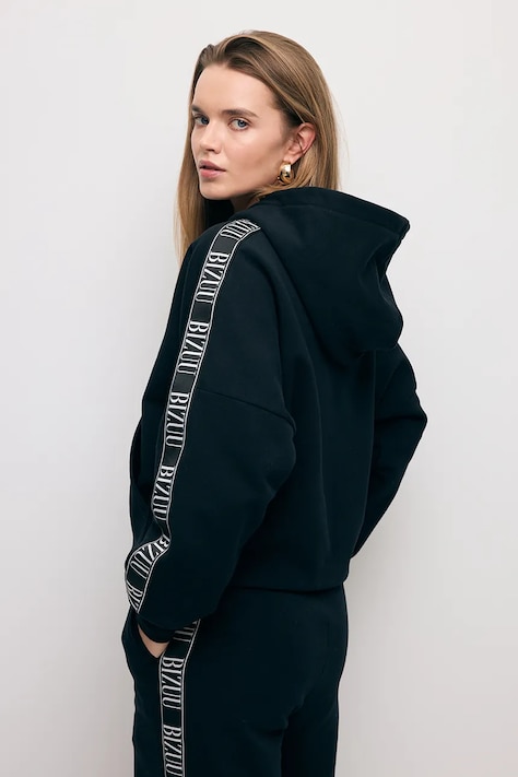 Bizuu bluza MAYRA damska kolor czarny z kapturem z aplikacją MAYRA CZARNY