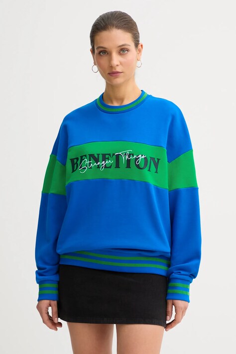 United Colors of Benetton bluza bawełniana x Stranger Things kolor niebieski z nadrukiem 342ZU10BA