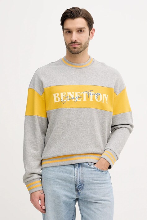 United Colors of Benetton bluza bawełniana x Stranger Things kolor szary z nadrukiem 342ZU10BA