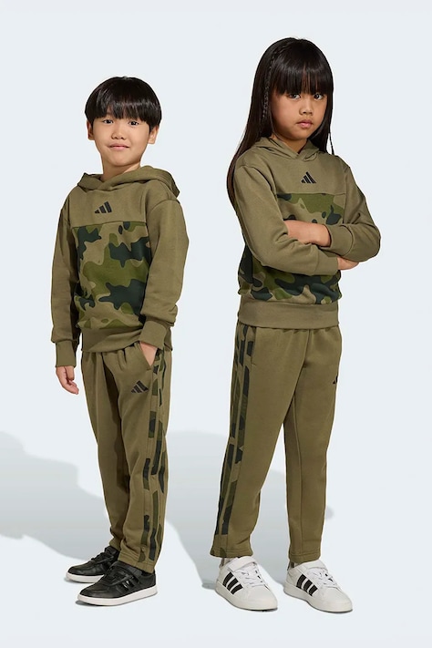 Детски анцуг adidas в зелено KQ8801