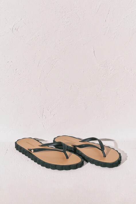 women'secret japonki na płaskim obcasie damskie FLIP FLOP czarne 5163222