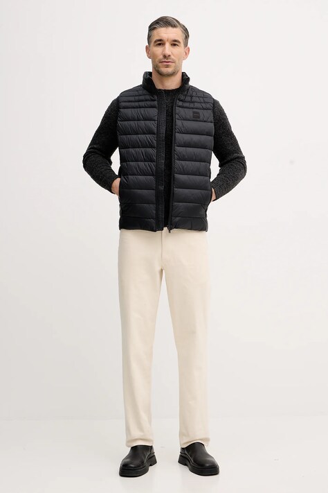 BOSS Orange bezrękawnik kolor czarny przejściowy 50549243